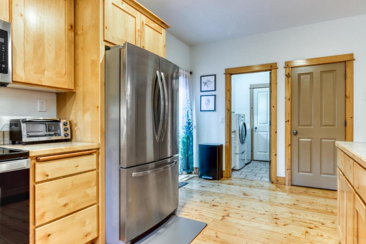Вілла Oak Street Retreat Сістерс Екстер'єр фото
